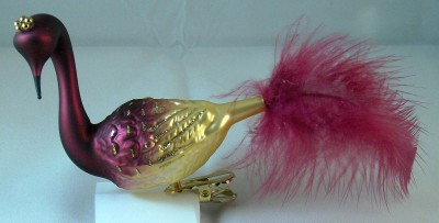 großer Halsvogel, gedrehter Kopf, Krone, mittlere Feder Nr. 98, burgund, hinten gold, burgunder Feder